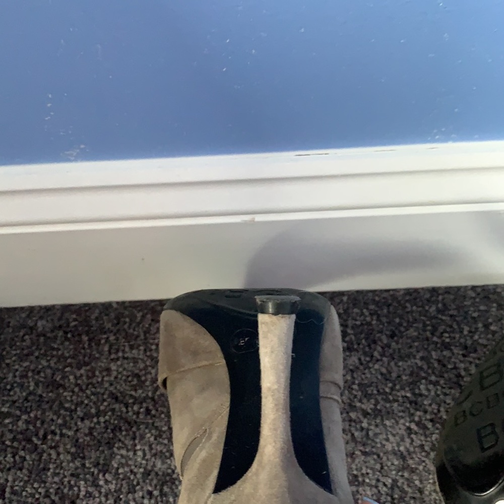 Gray pumps - Picture 3 of 5